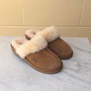 UGG girls Cozy II Slipper Size US 3 in Chestnut
